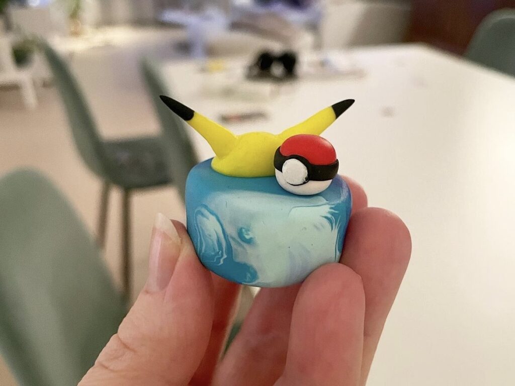 miniatyr tårta av fimolera pokemon