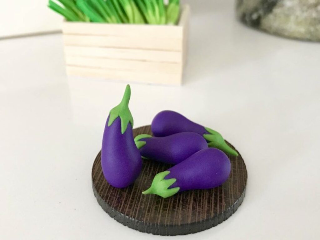 miniatyr aubergine av fimolera