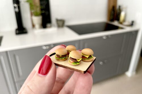 miniatyr hamburgare gjorda av fimolera